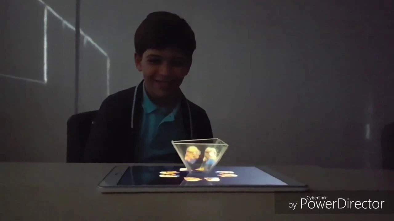 Projeto de holograma caseiro feito por Daniel